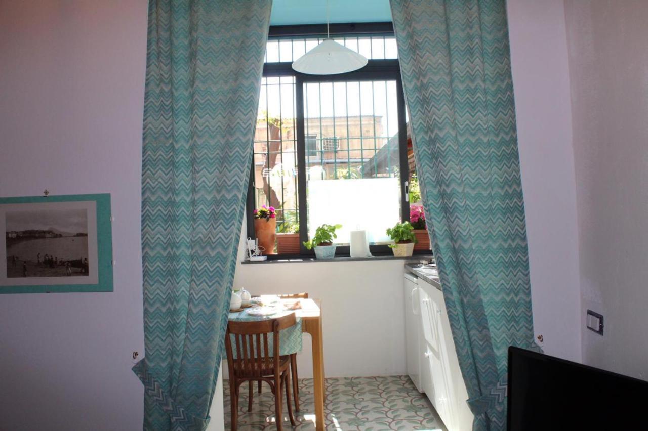 Appartement Dimora Via Col Vento à Naples Extérieur photo